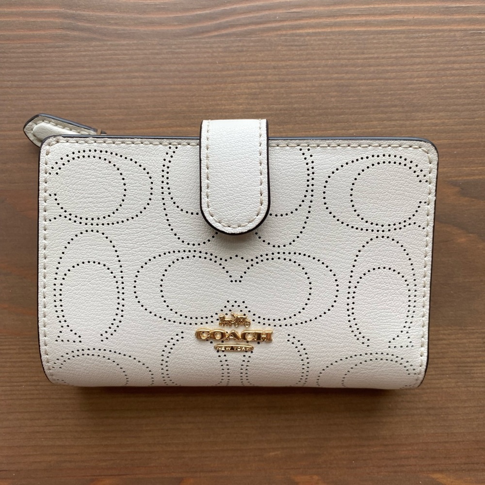 Coach Mini Camera Bag With Matching Wallet - Picture 6 of 8